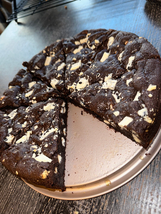 Hershey’s Cookies N Crème Cookie Cake